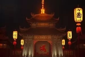 悬疑剧《雾中列车》夜间列车车窗外景封面